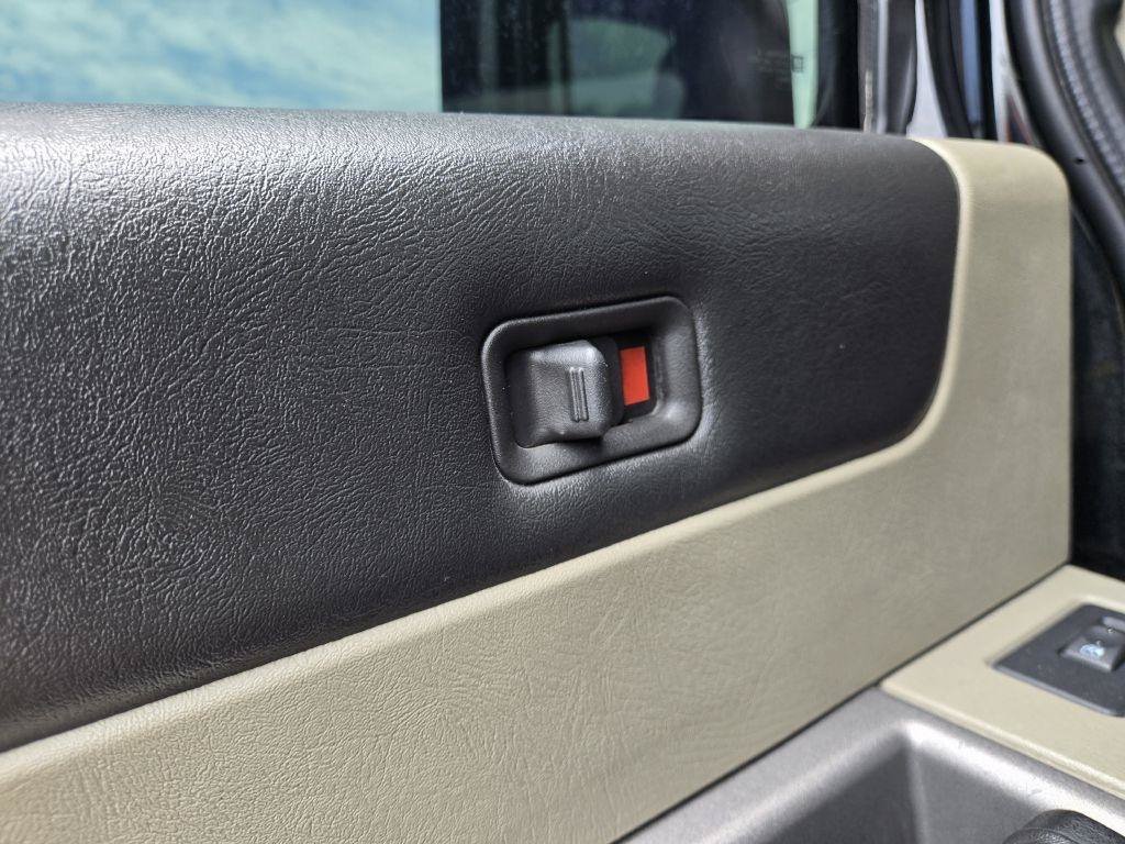 Used 2003 HUMMER H2 w/ Preferred Equipment Group AWD/4WD image 29