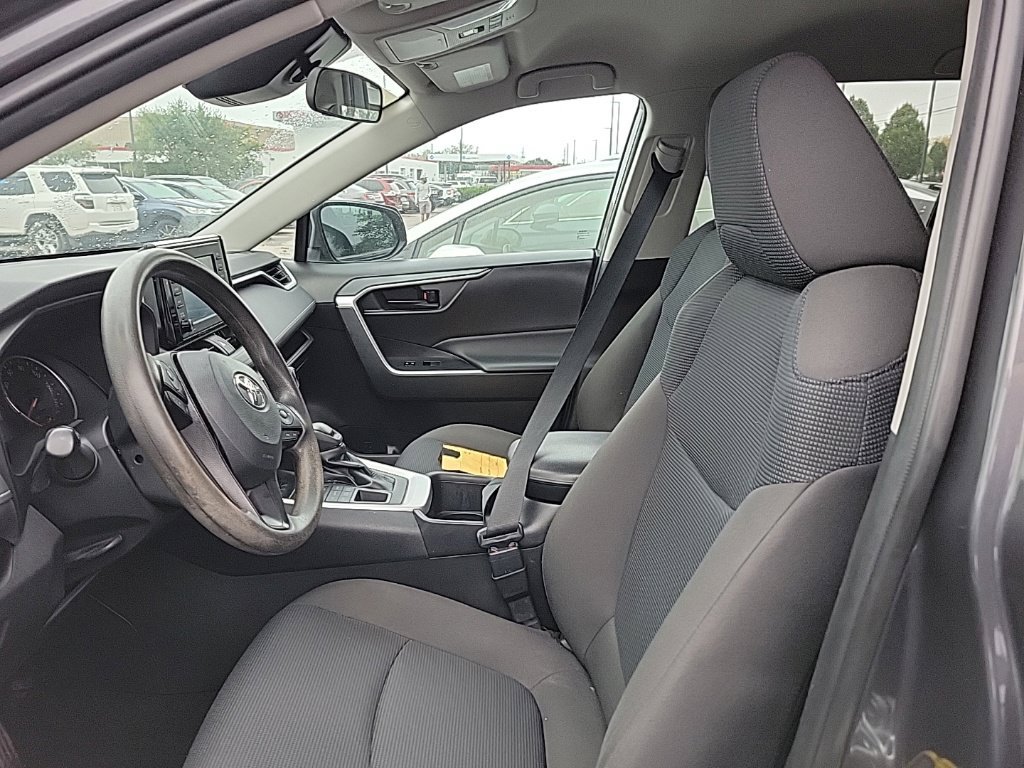 Used 2022 Toyota RAV4 LE AWD/4WD image 6