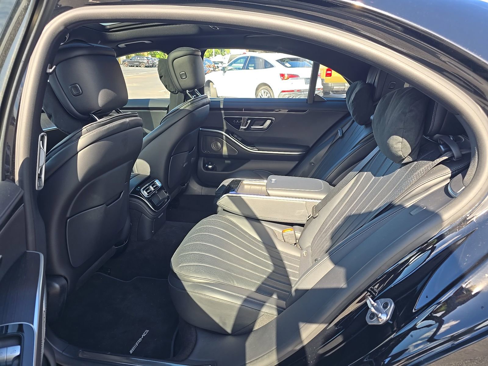 Used 2022 Mercedes-Benz S 580 4MATIC Sedan w/ AMG Line Package image 16
