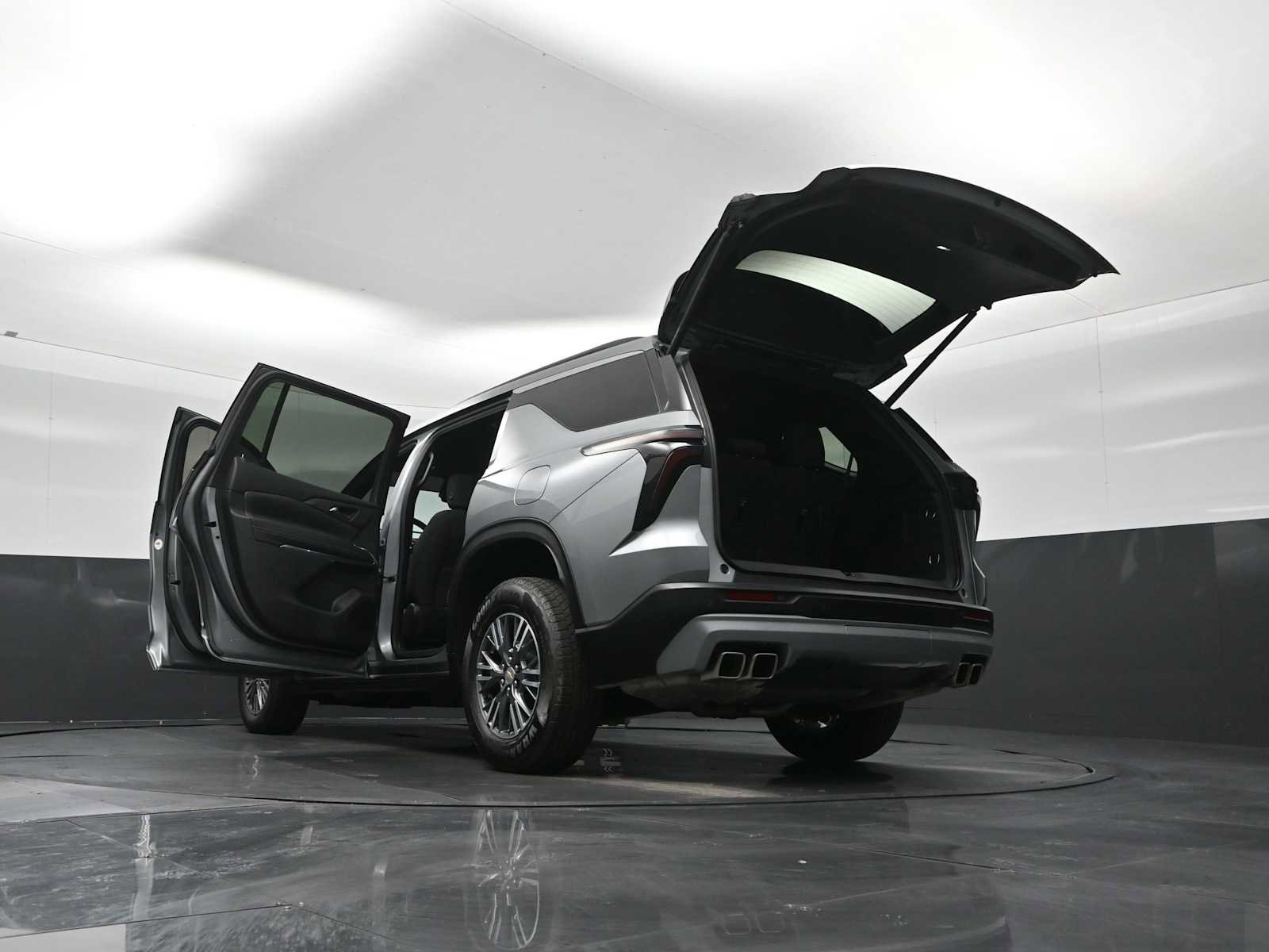 Used 2024 Chevrolet Traverse LT image 38