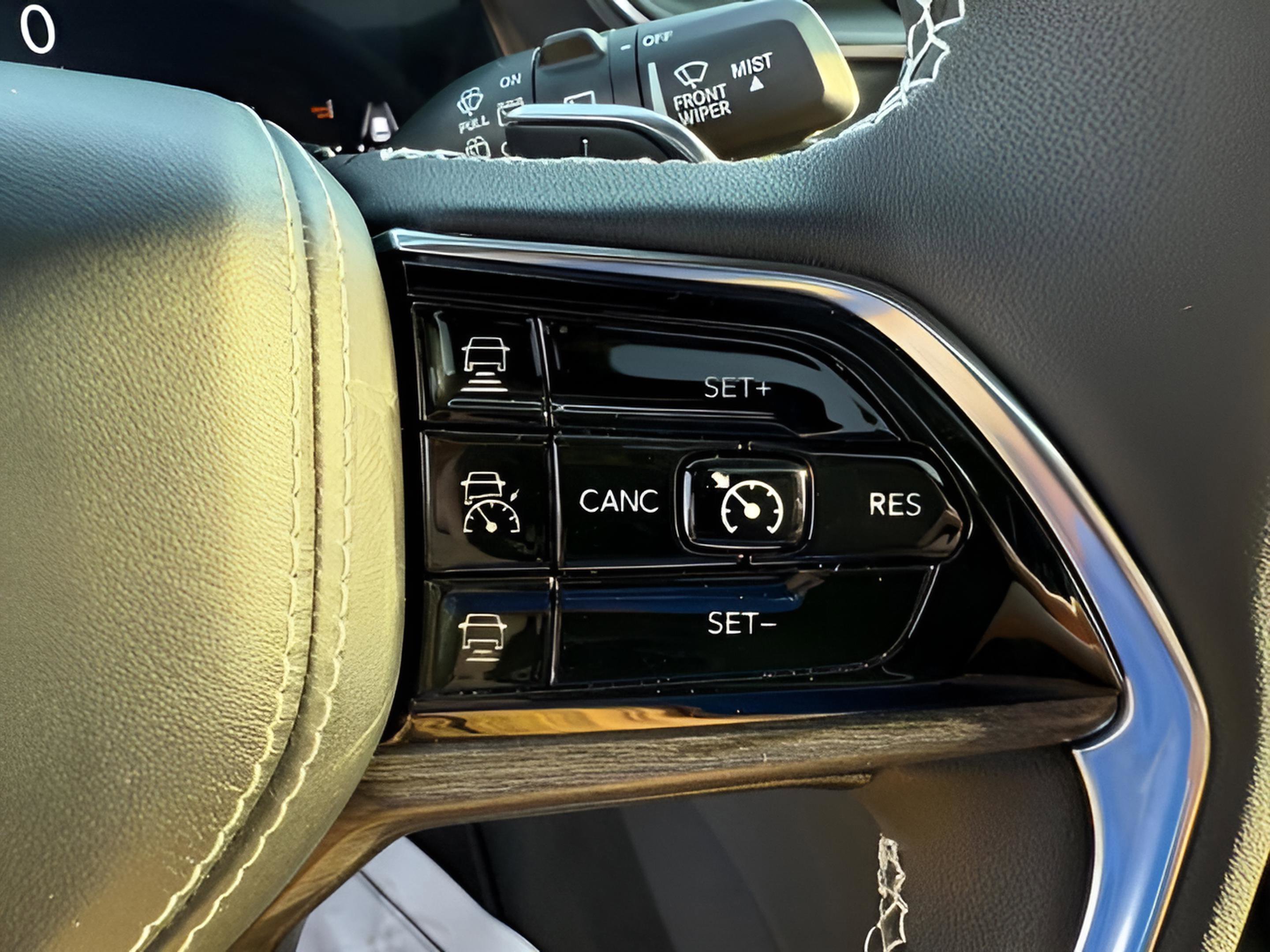 Certified 2025 Jeep Grand Cherokee Overland w/ Luxury Tech Group IV image 21