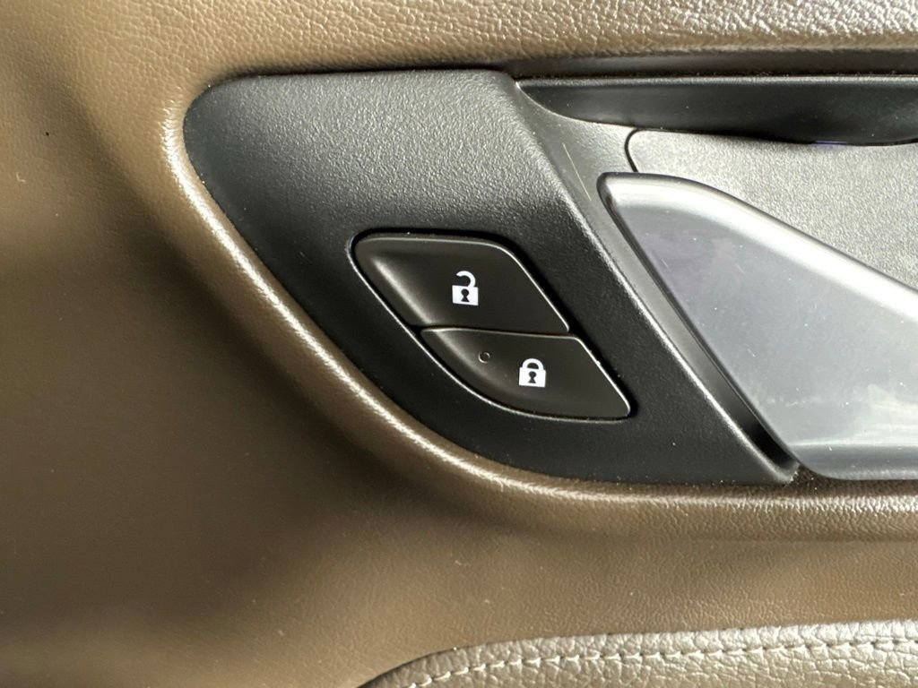 Used 2021 GMC Yukon Denali w/ Denali Premium Package image 52