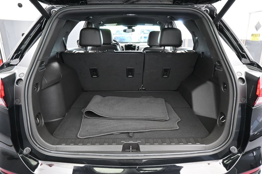 Used 2024 Chevrolet Equinox Premier w/ Redline Edition FWD image 34