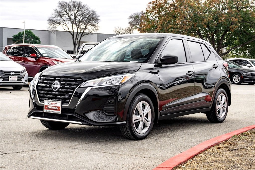 Used 2025 Nissan Kicks Play S image 9