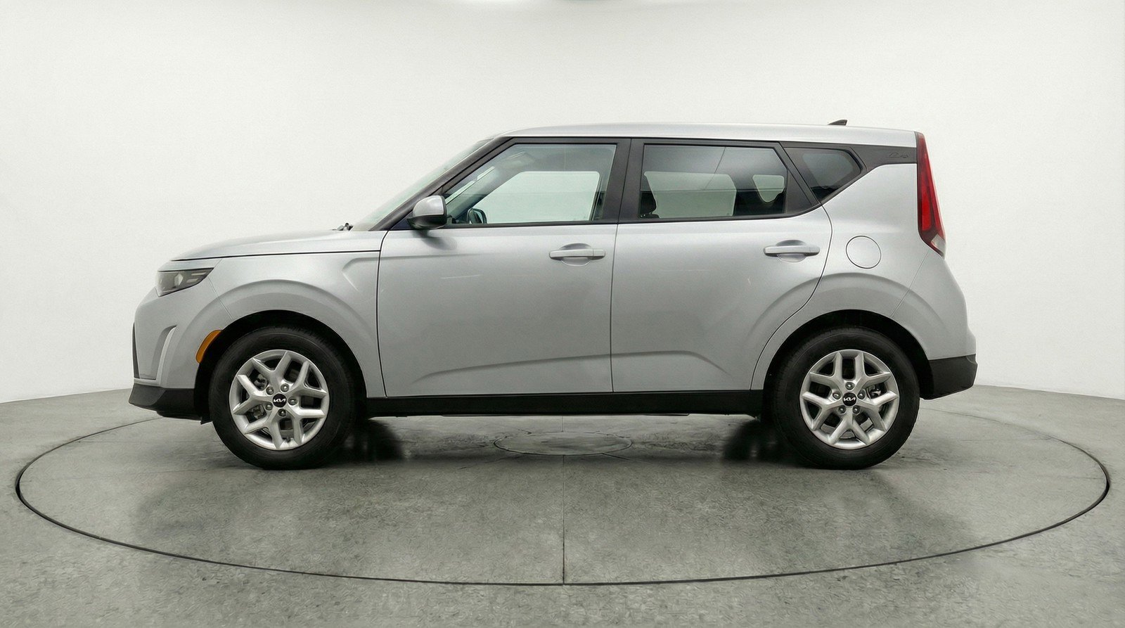 Used 2025 Kia Soul LX w/ LX Technology Package FWD image 5