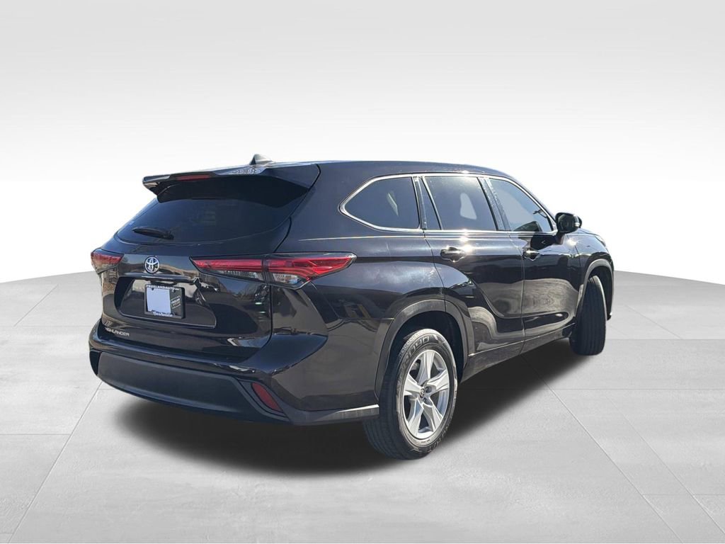Used 2022 Toyota Highlander L image 3