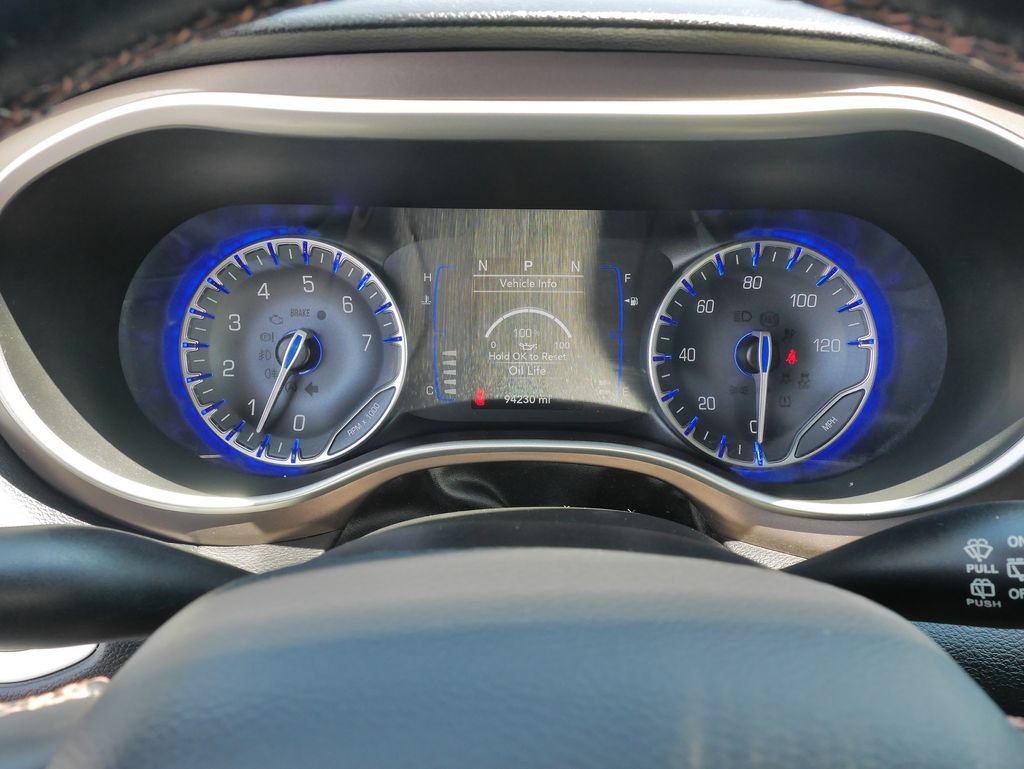 Used 2019 Chrysler Pacifica Touring-L FWD image 23