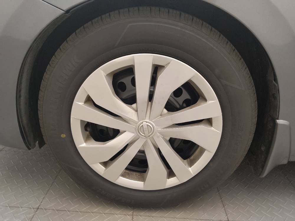 Used 2020 Nissan Versa S FWD image 31