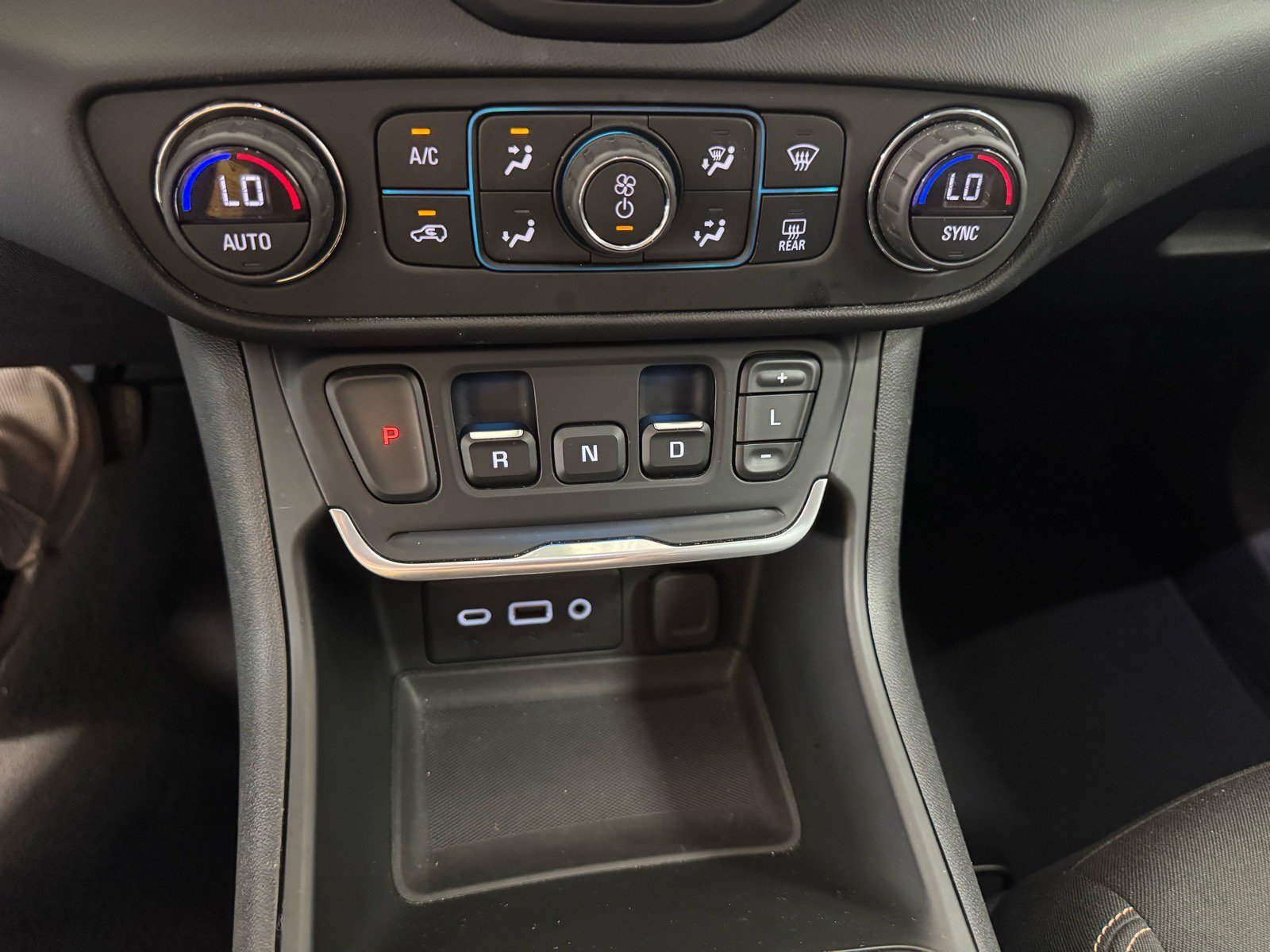 Used 2018 GMC Terrain SLE w/ Driver Convenience Package AWD/4WD image 23