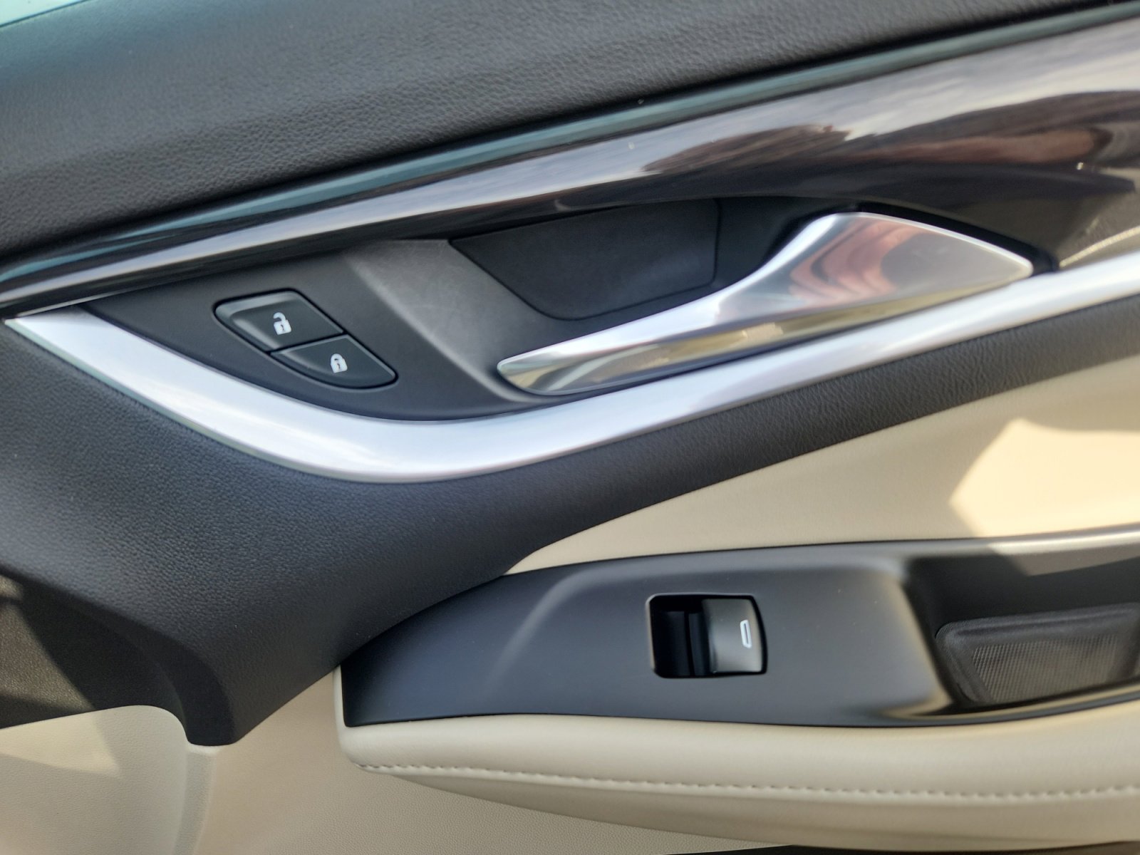 Used 2019 Buick Enclave Essence image 17