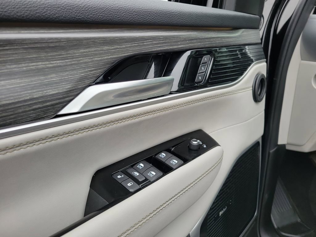 Used 2023 Jeep Wagoneer Series III w/ Premium Group I image 19