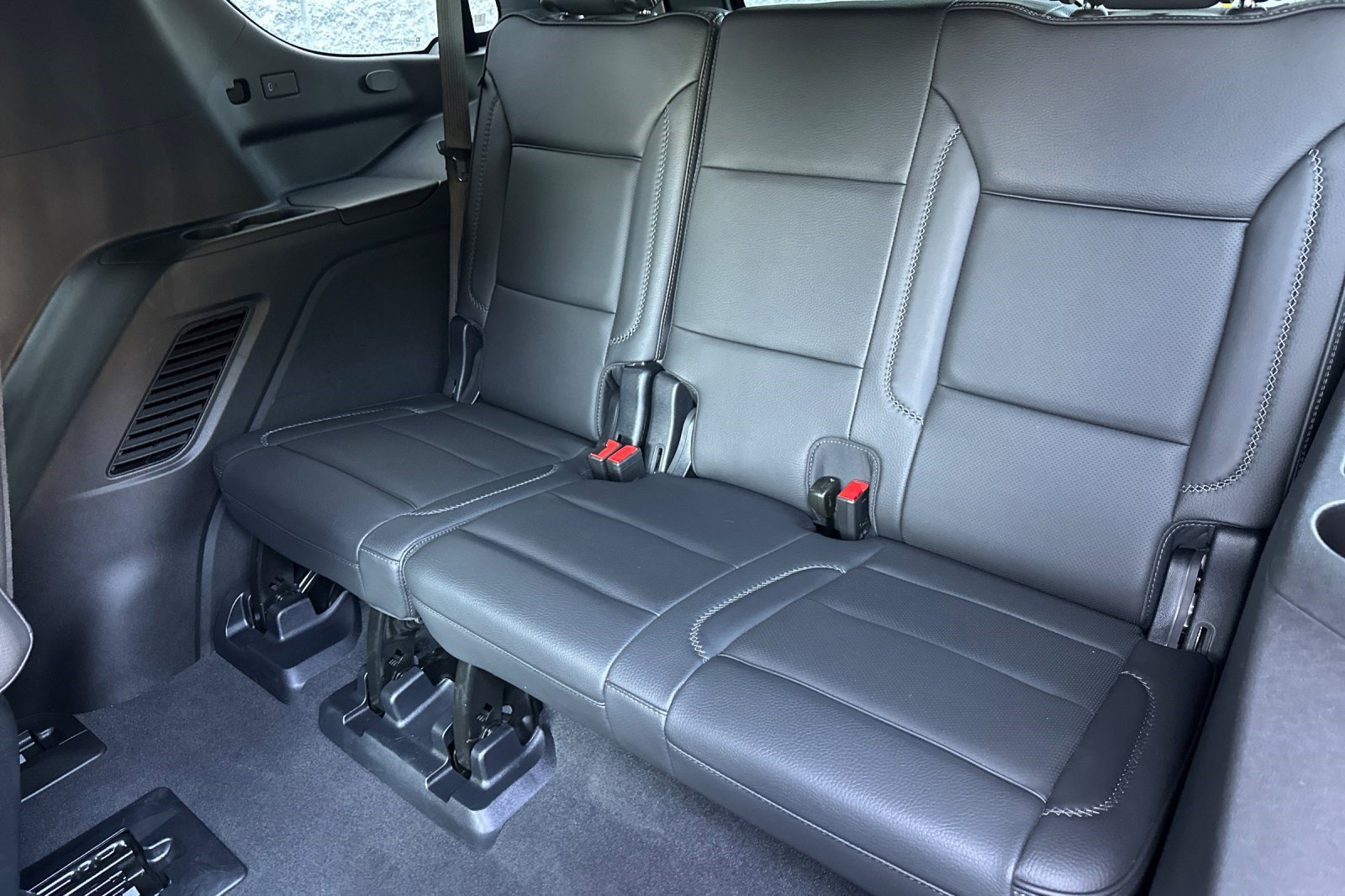 Used 2025 GMC Yukon Denali AWD/4WD image 34