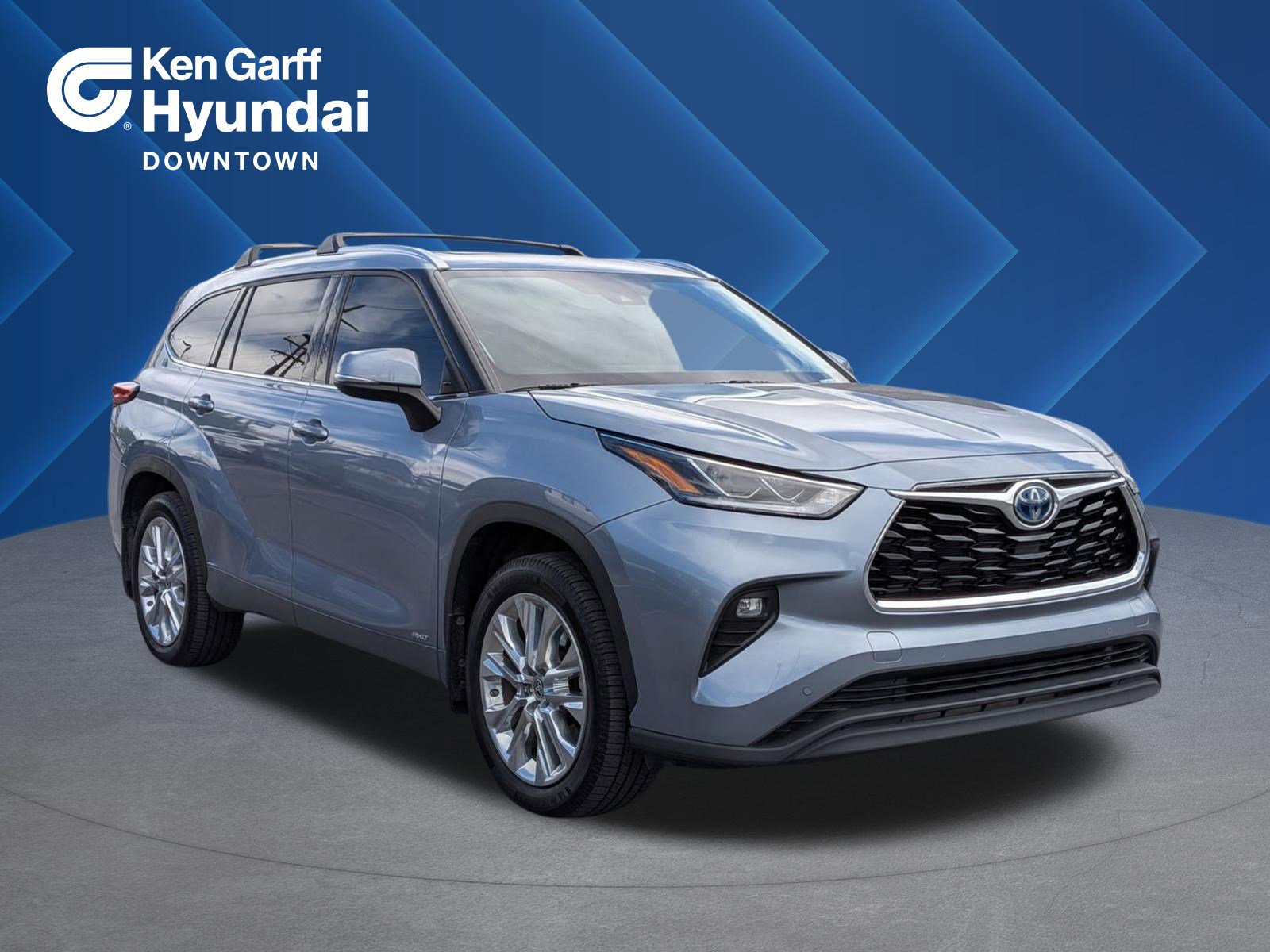 Used 2023 Toyota Highlander Limited AWD/4WD image 1