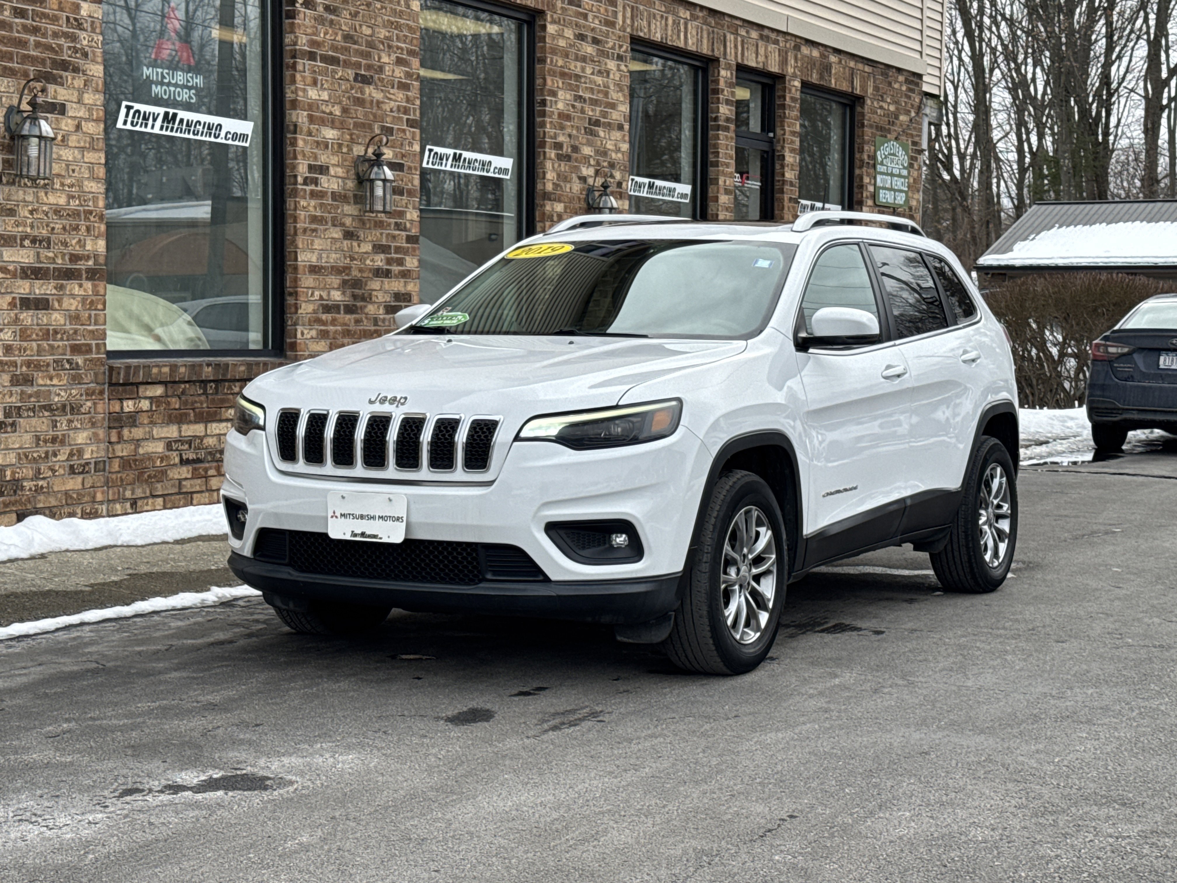 Used 2019 Jeep Cherokee Latitude Plus w/ Comfort/Convenience Group image 1