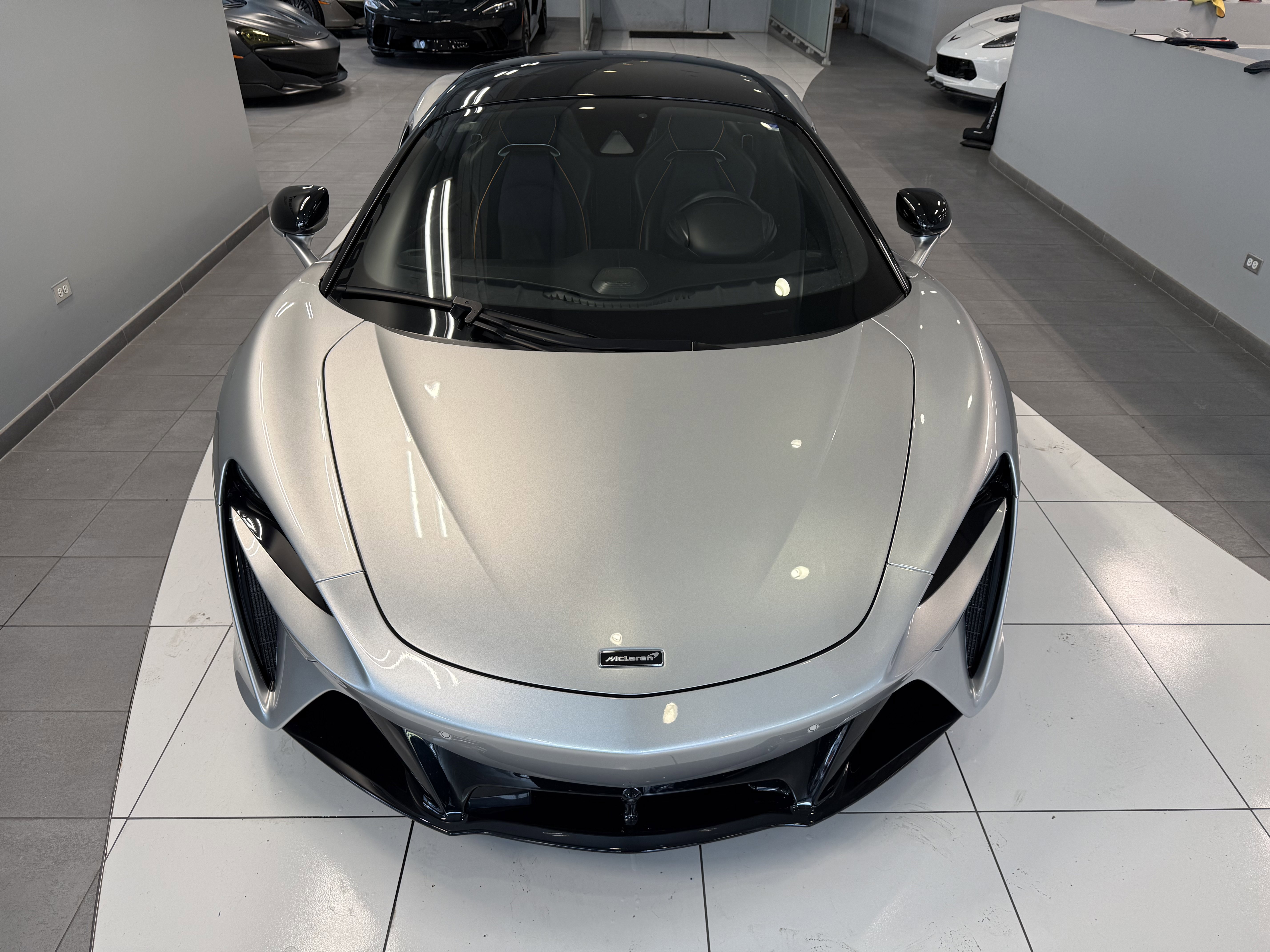 Used 2023 McLaren Artura image 8