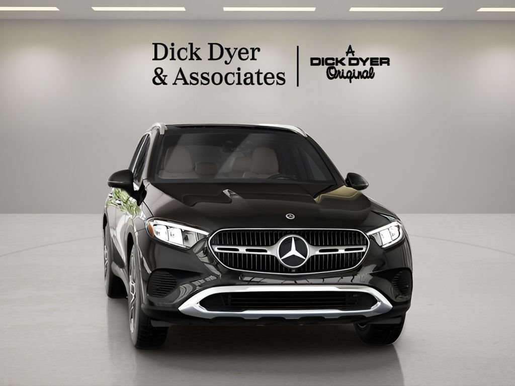 Used 2026 Mercedes-Benz GLC 300 image 3