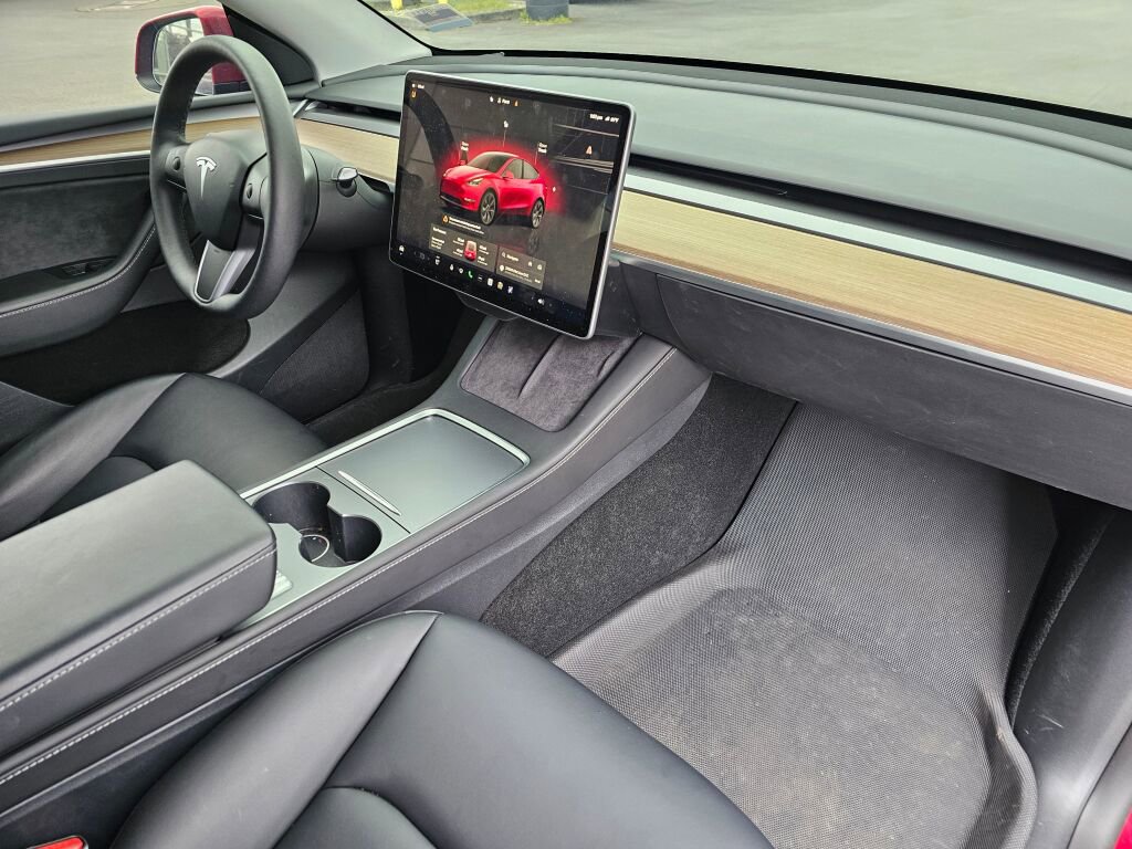 Used 2024 Tesla Model Y Long Range RWD image 13