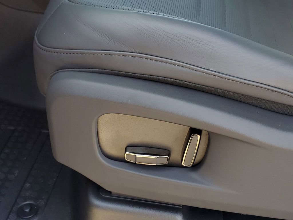 New 2026 Land Rover Defender 110 image 11