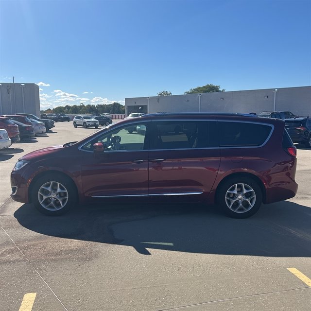 Used 2018 Chrysler Pacifica Touring-L Plus image 1