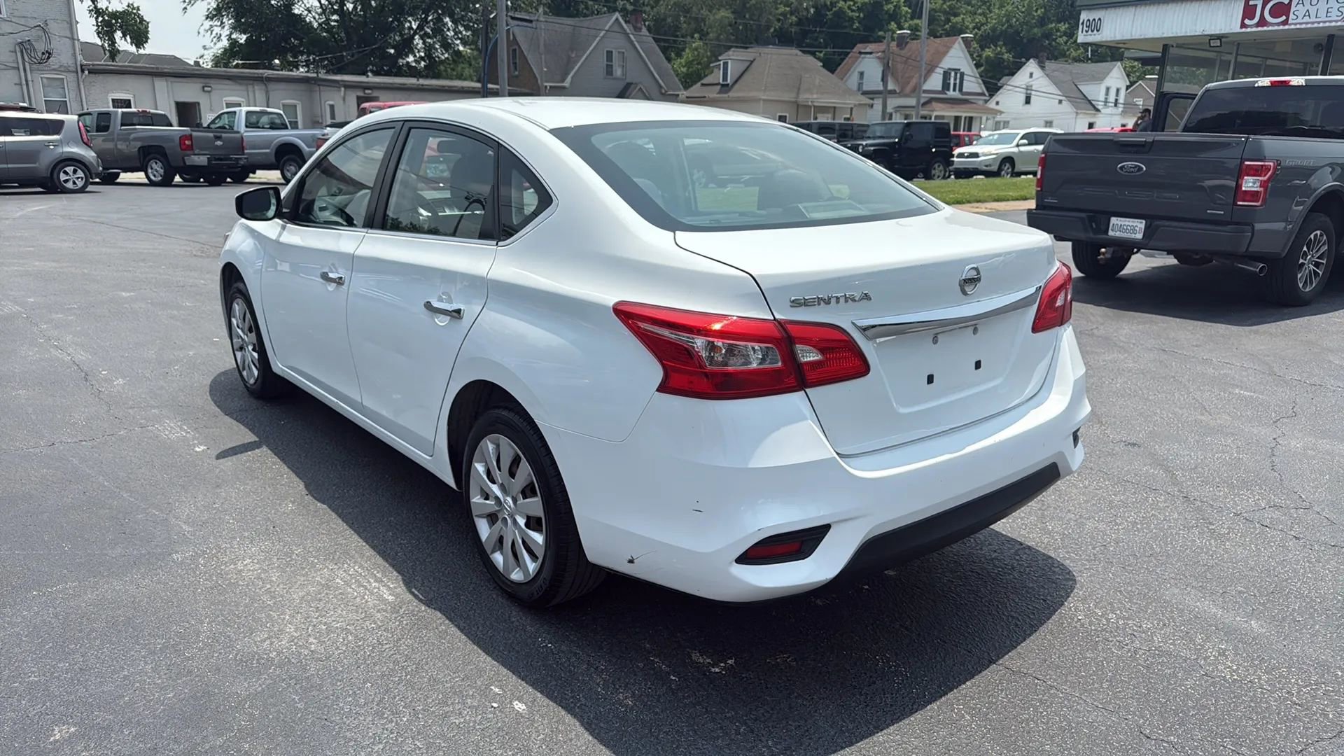 Used 2016 Nissan Sentra S image 7