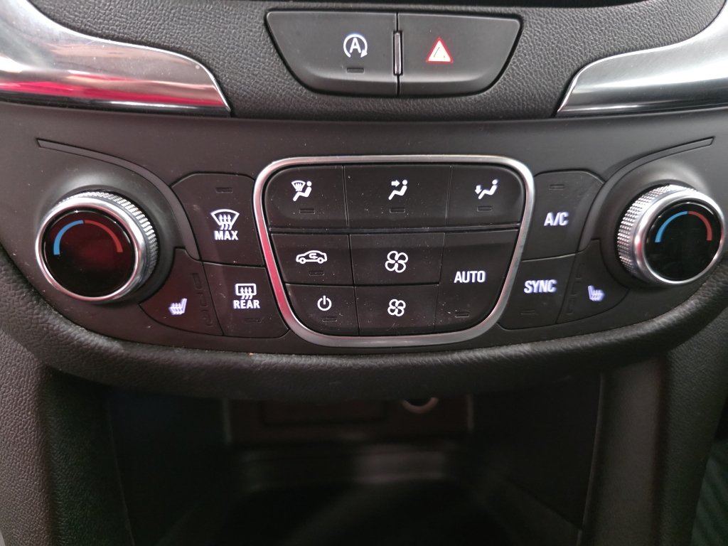 Used 2024 Chevrolet Equinox LT FWD image 27