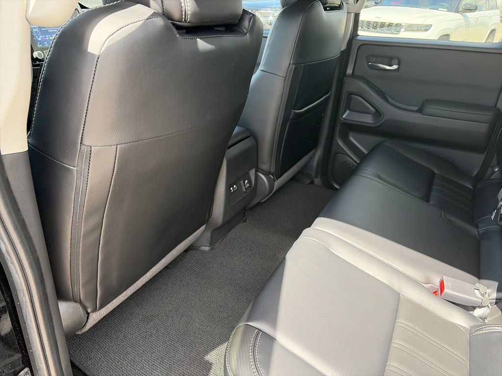Used 2024 Nissan Frontier SL w/ Technology Package RWD image 30