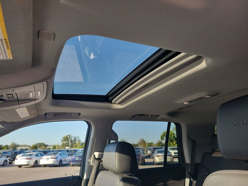 Used 2020 GMC Yukon Denali w/ Denali Premium Package image 27