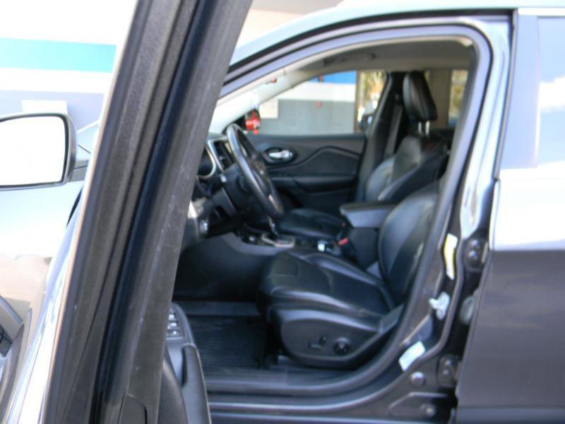 Used 2016 Jeep Cherokee Limited image 12