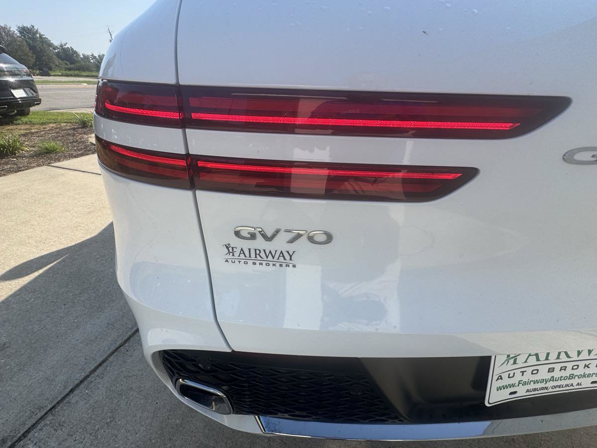 Used 2024 Genesis GV70 2.5T AWD/4WD image 18