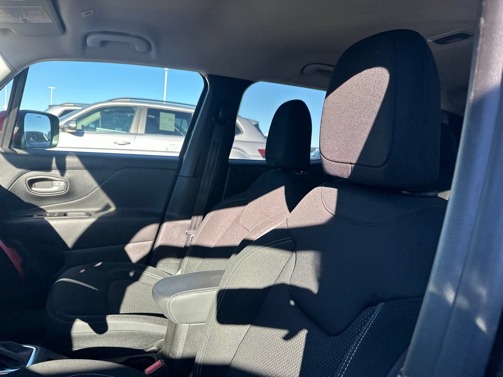 Used 2023 Jeep Renegade Latitude AWD/4WD image 5