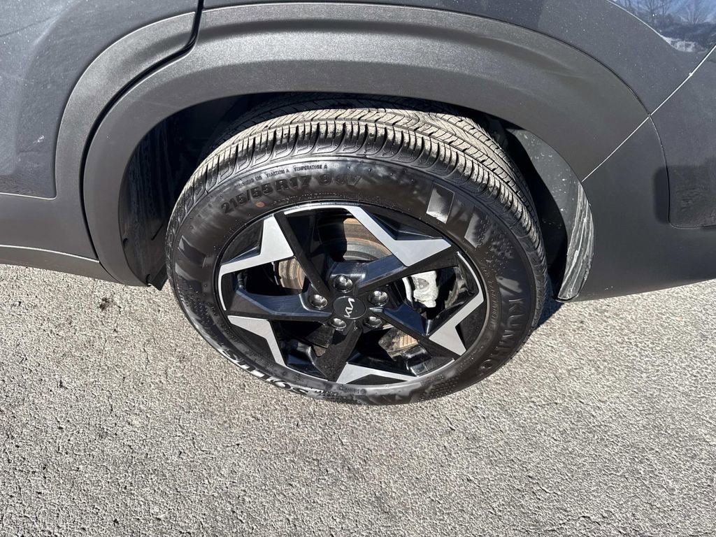 Used 2024 Kia Seltos EX image 12