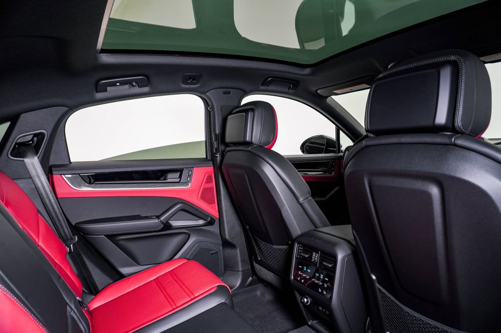 New 2026 Porsche Cayenne Coupe AWD/4WD image 16