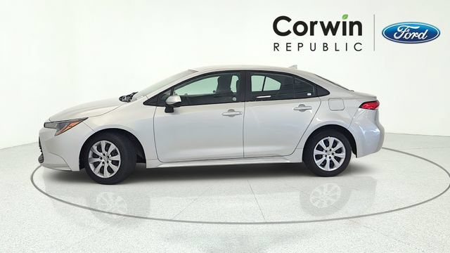 Used 2024 Toyota Corolla LE FWD image 2
