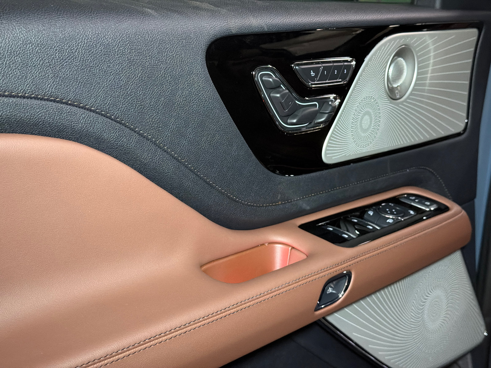 New 2027 Lincoln Aviator Reserve AWD/4WD image 19
