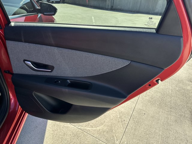 Used 2021 Hyundai Elantra Limited image 19