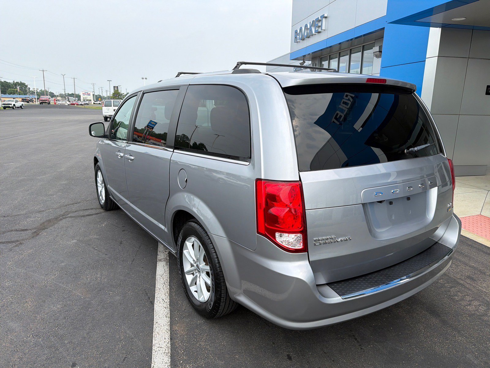 Used 2019 Dodge Grand Caravan SXT FWD image 2