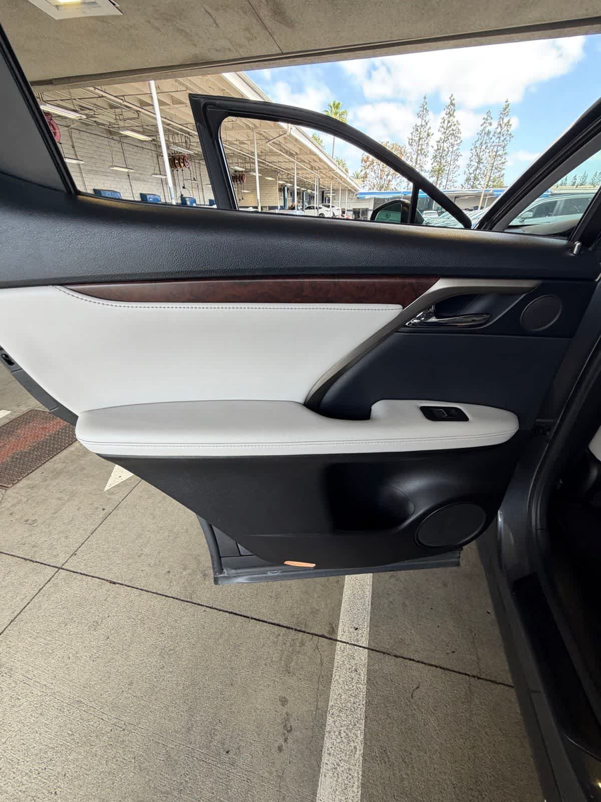 Used 2020 Lexus RX 450h AWD w/ Premium Package image 16