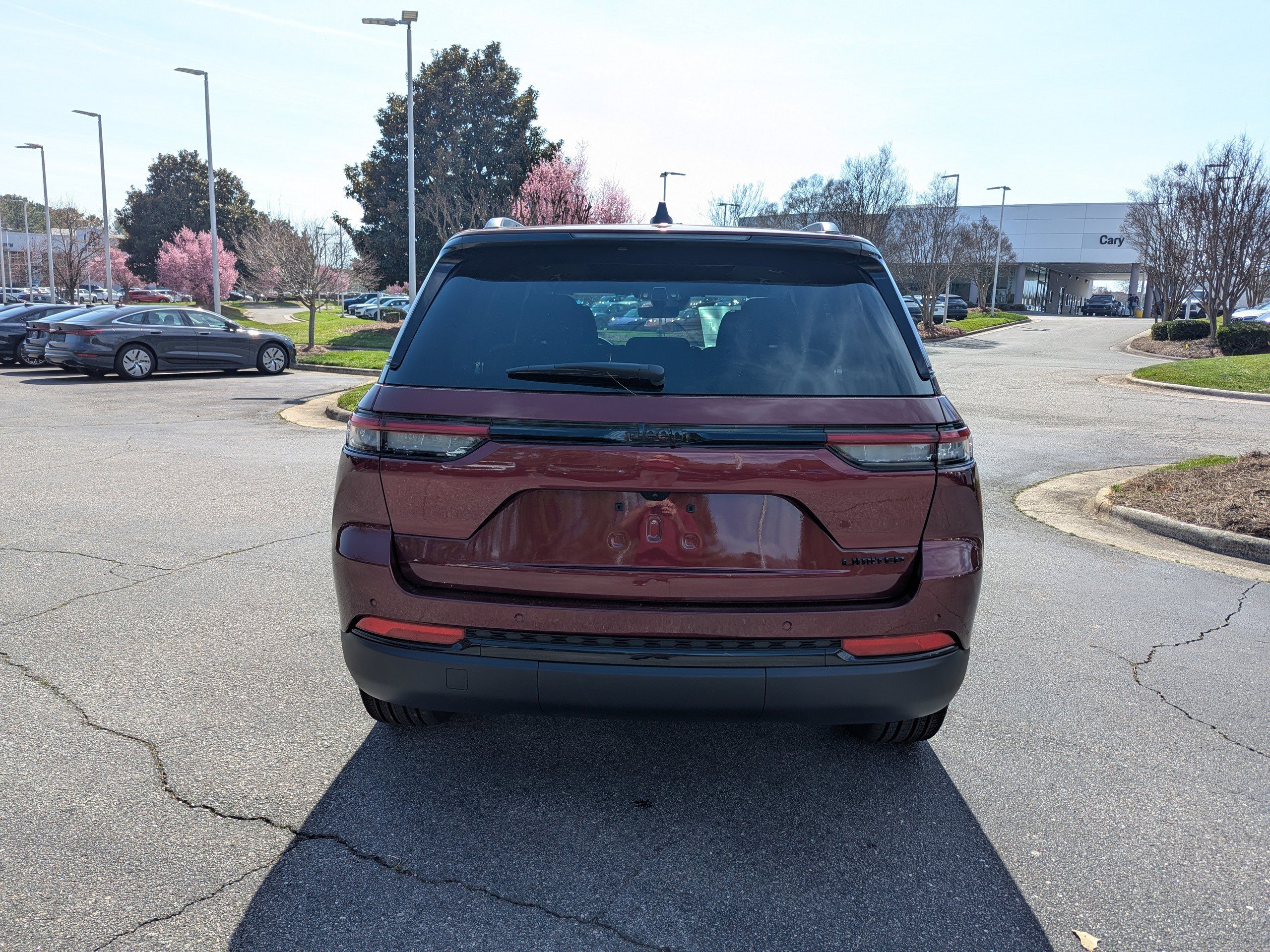 Certified 2025 Jeep Grand Cherokee Limited w/ Black Appearance Package image 6