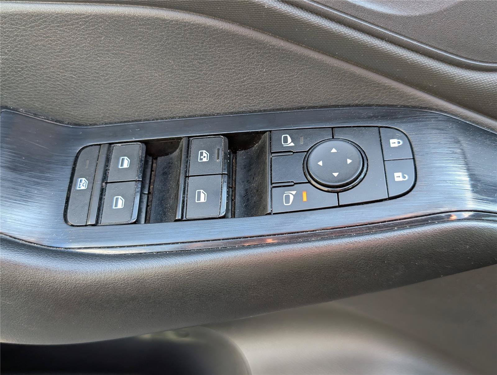 Used 2024 Nissan Rogue S AWD/4WD image 17