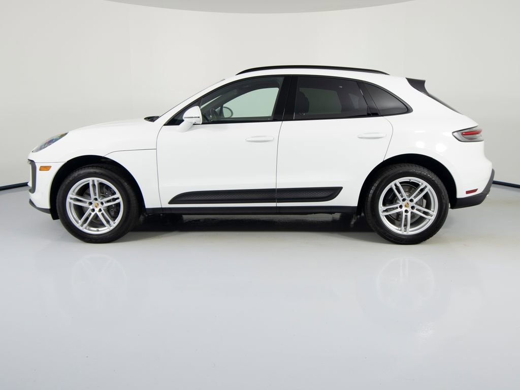 Certified 2026 Porsche Macan AWD/4WD image 7