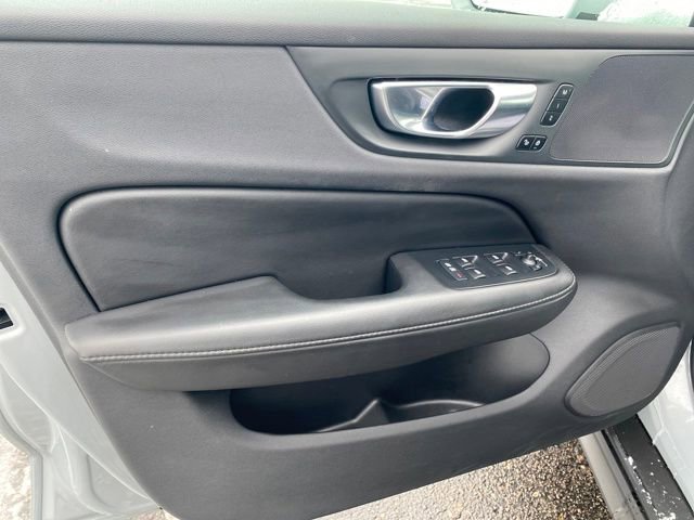 Used 2025 Volvo V60 B5 Cross Country Plus image 16