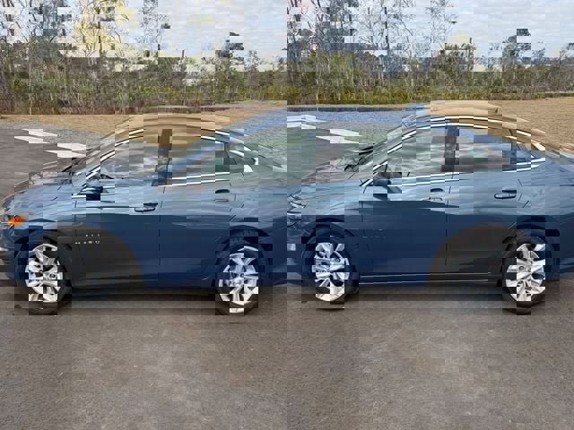 Used 2024 Chevrolet Malibu LT image 2