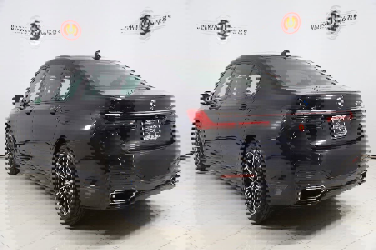 Used 2022 BMW 750i xDrive w/ M Sport Package image 4