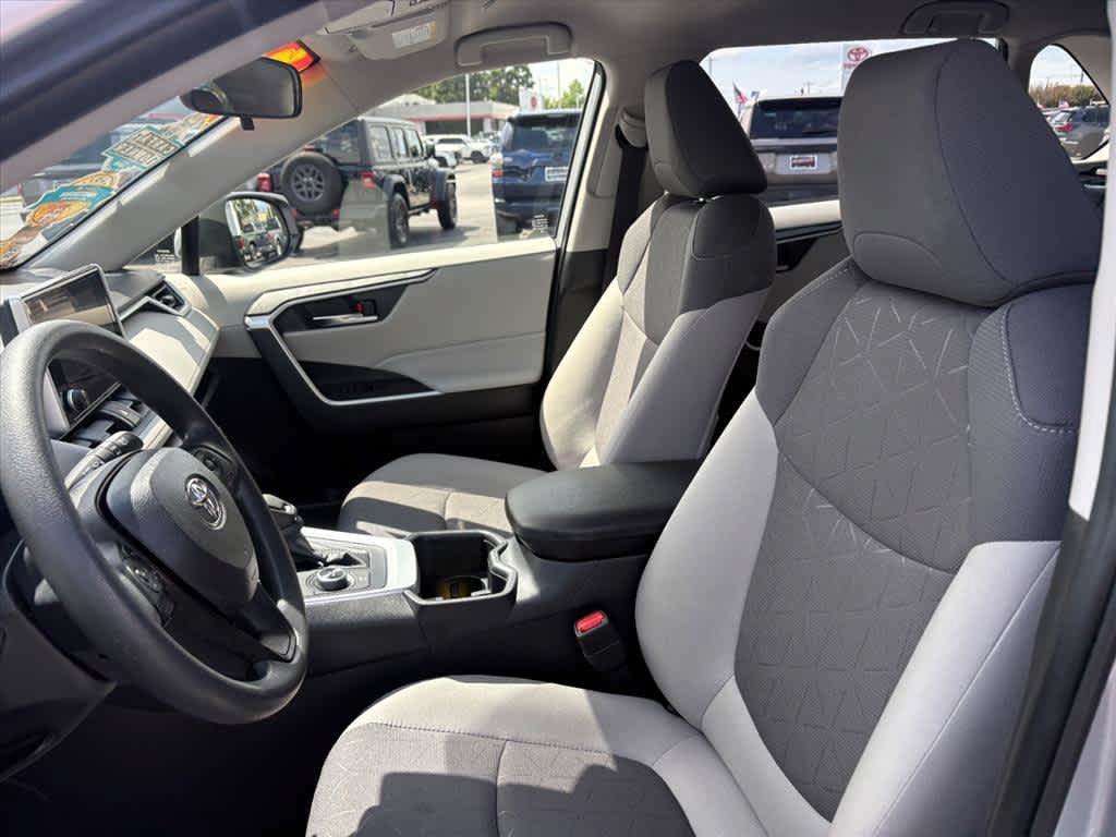 Used 2025 Toyota RAV4 XLE AWD/4WD image 24