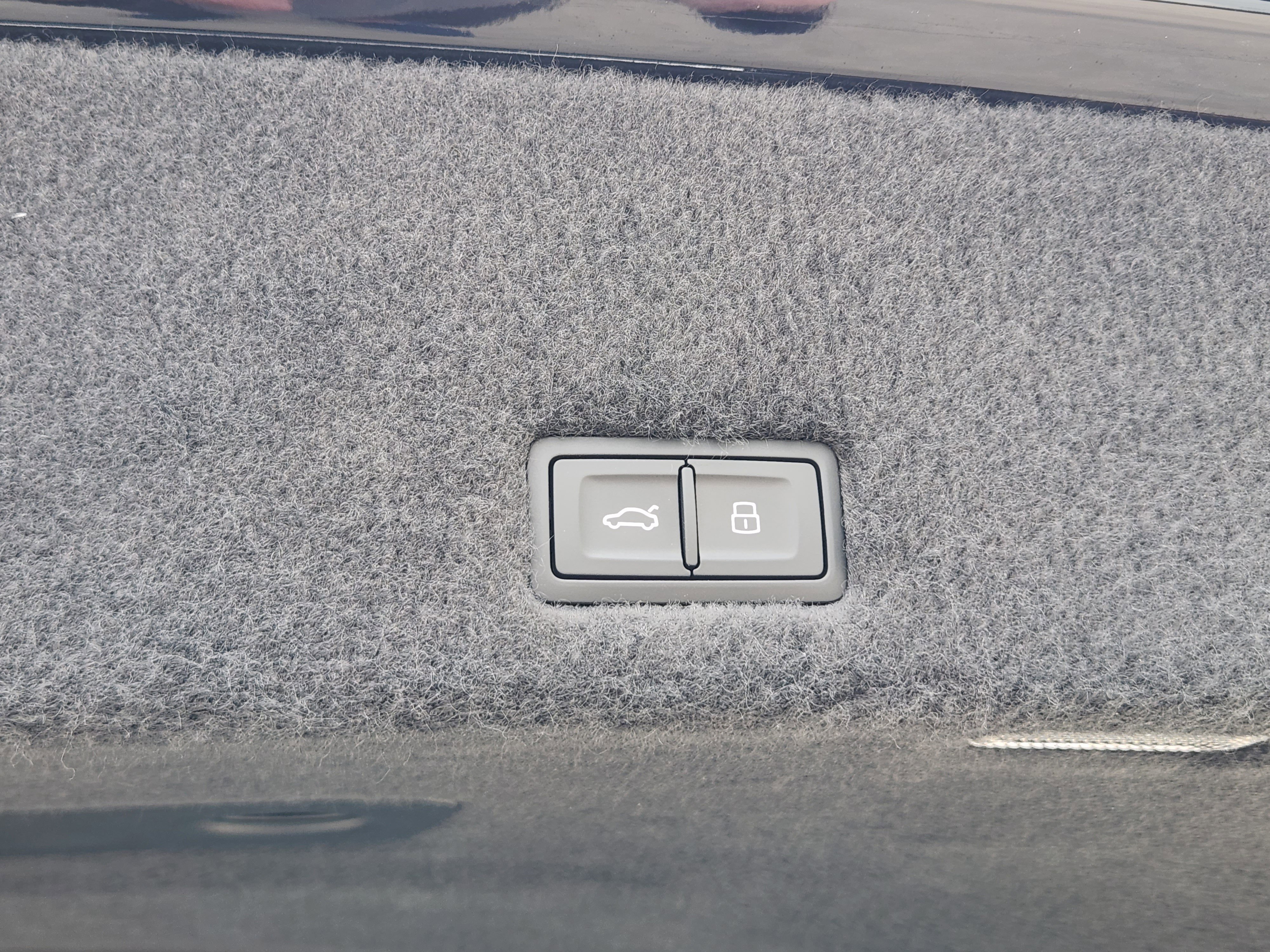 Used 2025 Lamborghini Urus SE image 33