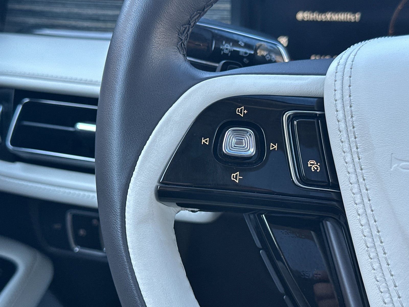 Used 2024 Lincoln Aviator Black Label image 29