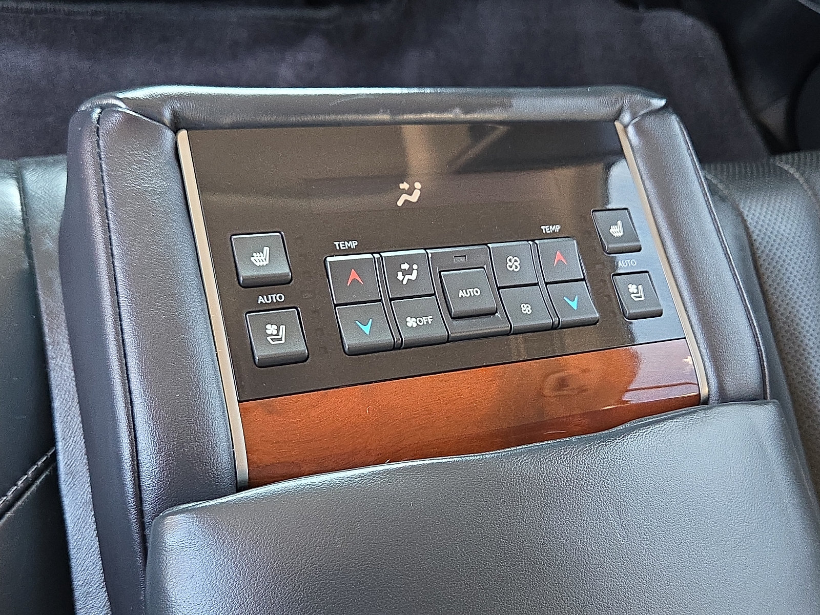 Used 2017 Lexus LX 570 4WD w/ Luxury Package image 12