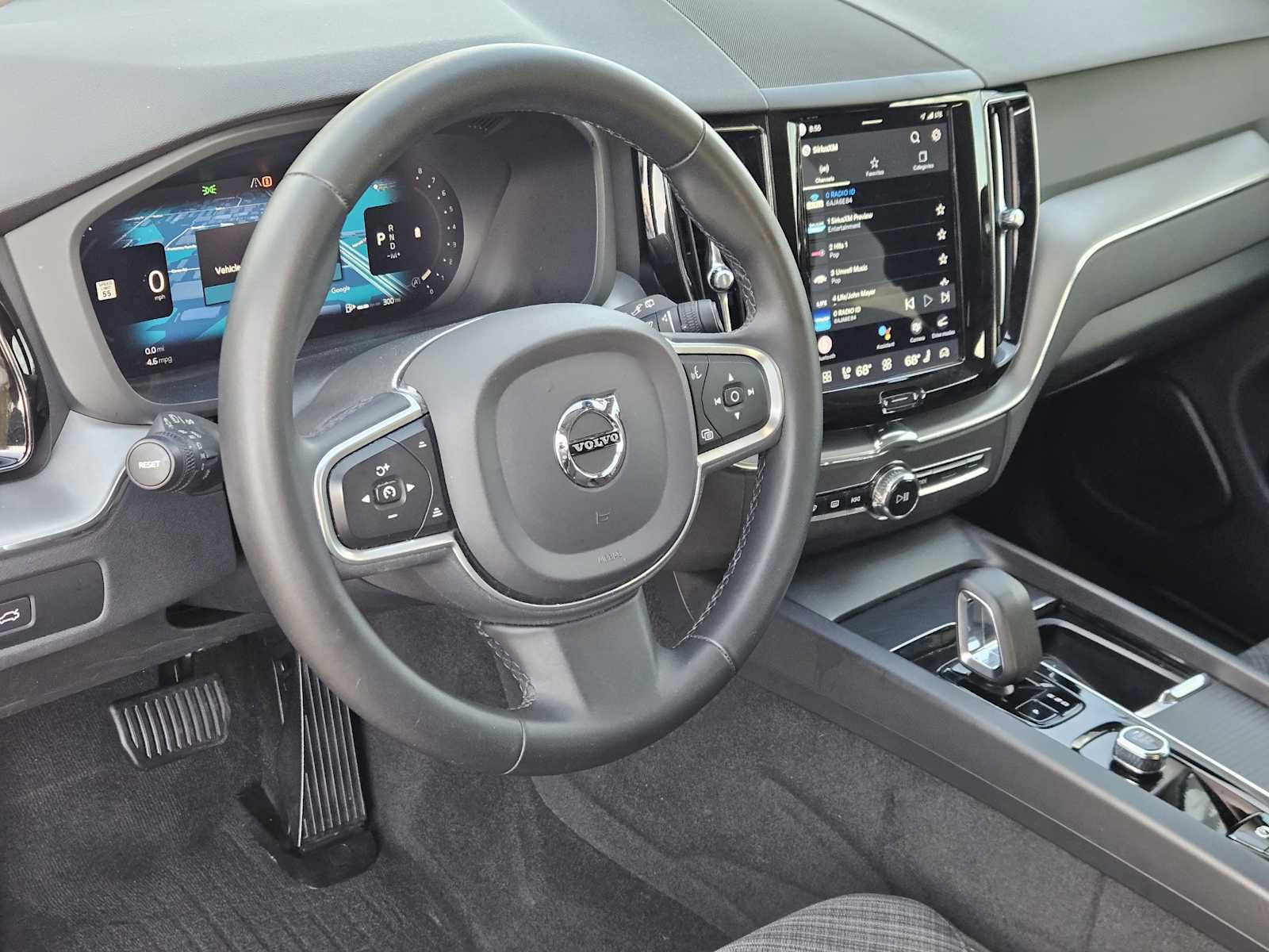 Used 2023 Volvo XC60 B5 Core w/ Climate Package image 2