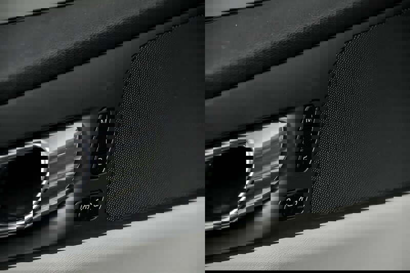 Used 2021 Volvo S60 T6 Momentum w/ Premium Package image 16