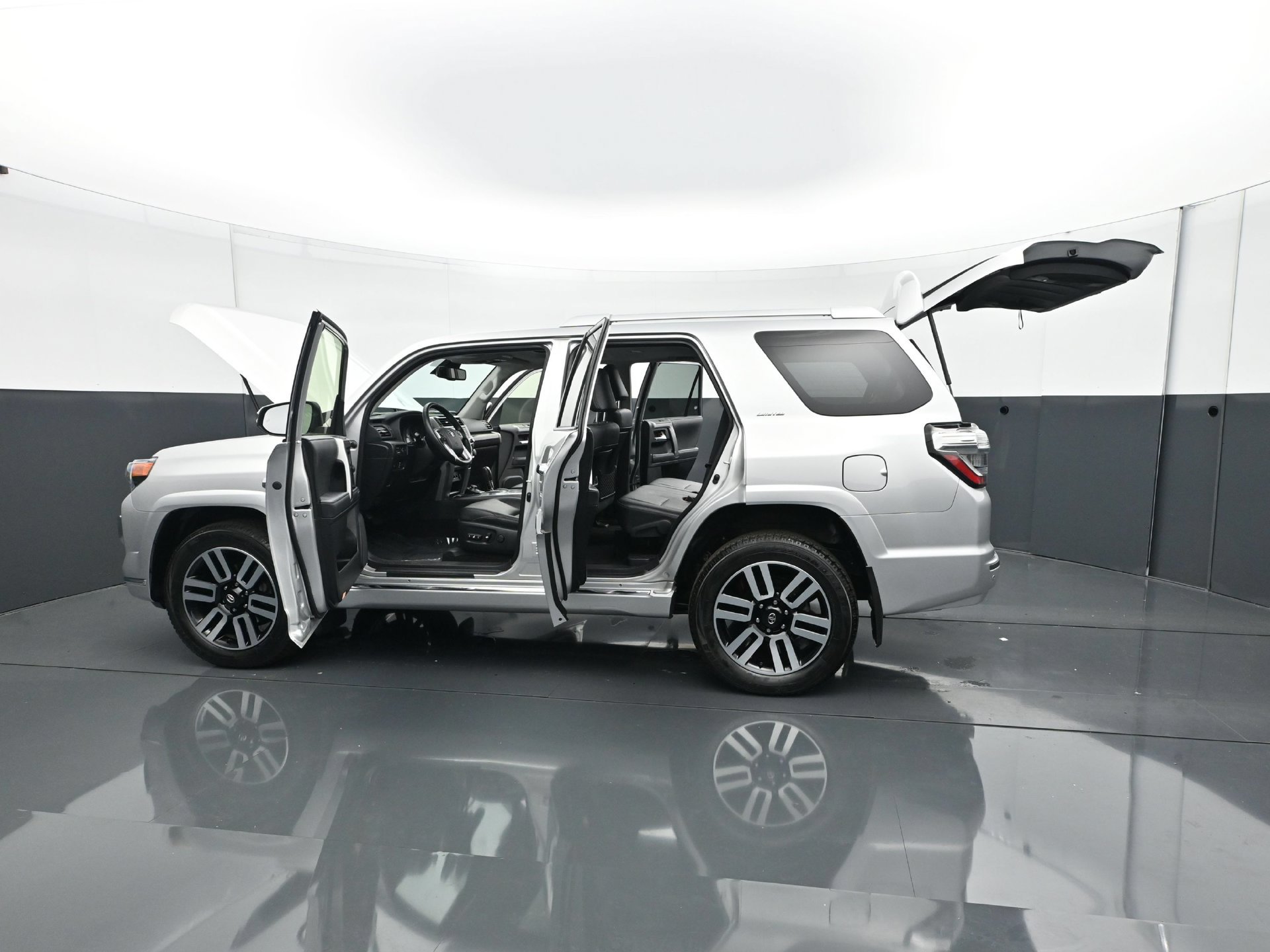Used 2024 Toyota 4Runner Limited AWD/4WD image 29